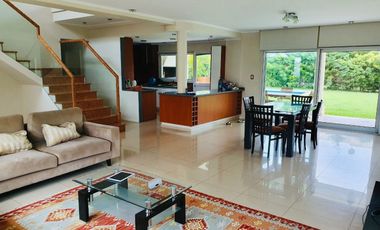 Hermosa Casa en Venta en Barrio Nuevo Quilmes
