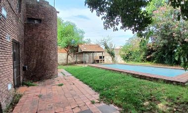 OPORTUNIDAD Venta De Casa Quinta En Hurlingham