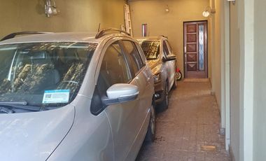 CASA AMERICANA 3 AMB CON DEPTO.DE 2 AMB EN T.PROPIO .V.SARMIENTO