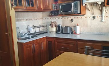 CASA AMERICANA 3 AMB CON DEPTO.DE 2 AMB EN T.PROPIO .V.SARMIENTO