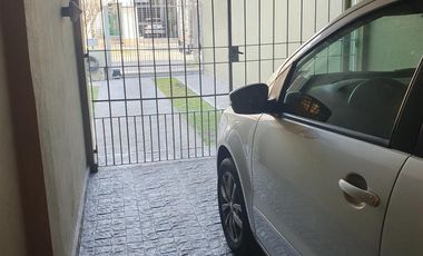 CASA AMERICANA 3 AMB CON DEPTO.DE 2 AMB EN T.PROPIO .V.SARMIENTO