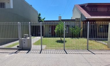 CASA AMERICANA 3 AMB CON DEPTO.DE 2 AMB EN T.PROPIO .V.SARMIENTO