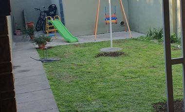 CASA AMERICANA 3 AMB CON DEPTO.DE 2 AMB EN T.PROPIO .V.SARMIENTO