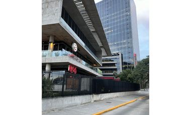 Amplio y luminoso 4 ambientes sobre Av. Del Libertador