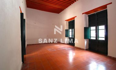 QUINTA CUITZEO: BELLA PROPIEDAD COLONIAL EN JARDIN PRINCIPAL, PARA USO COMERCIAL