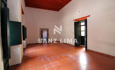 QUINTA CUITZEO: BELLA PROPIEDAD COLONIAL EN JARDIN PRINCIPAL, PARA USO COMERCIAL
