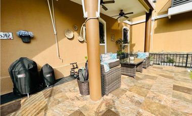 APARTAMENTO EN CLAYTON EMBASSY CLUB CON TERRAZA GRANDE  SEMI AMOBLADO