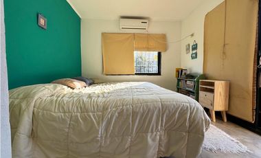 VENTA CASA 3 DORMITORIOS CON COCHERA ZONA CAPUTTO Y HERNANDARIAS