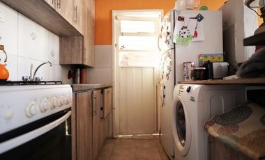 VENTA CASA 3 DORMITORIOS CON COCHERA ZONA CAPUTTO Y HERNANDARIAS