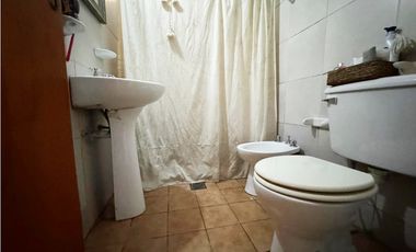 VENTA CASA 3 DORMITORIOS CON COCHERA ZONA CAPUTTO Y HERNANDARIAS