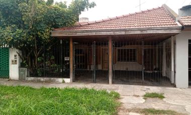 VENTA Lanús Gerli Dos Casas Lote 300m Garaje Patio