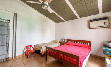 VENTA CASA-QUINTA CON PILETA Y PARQUE  F. VARELA