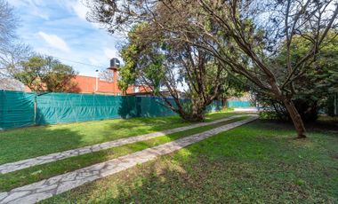 VENTA CASA-QUINTA CON PILETA Y PARQUE  F. VARELA