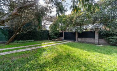 VENTA CASA-QUINTA CON PILETA Y PARQUE  F. VARELA