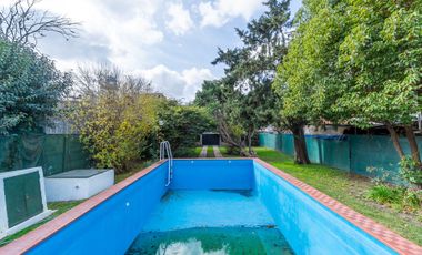 VENTA CASA-QUINTA CON PILETA Y PARQUE  F. VARELA