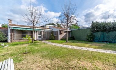 VENTA CASA-QUINTA CON PILETA Y PARQUE  F. VARELA