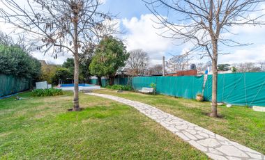 VENTA CASA-QUINTA CON PILETA Y PARQUE  F. VARELA