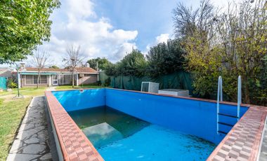 VENTA CASA-QUINTA CON PILETA Y PARQUE  F. VARELA