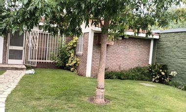 VENTA CASA-QUINTA CON PILETA Y PARQUE  F. VARELA