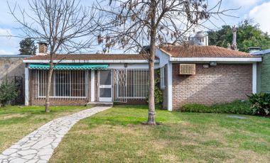 VENTA CASA-QUINTA CON PILETA Y PARQUE  F. VARELA