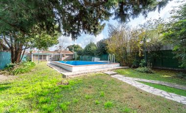 VENTA CASA-QUINTA CON PILETA Y PARQUE  F. VARELA