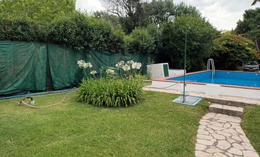 VENTA CASA-QUINTA CON PILETA Y PARQUE  F. VARELA