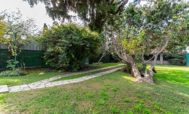 VENTA CASA-QUINTA CON PILETA Y PARQUE  F. VARELA