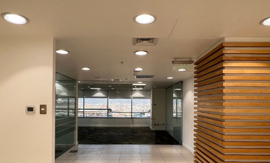 Oficina en Arriendo en Edificio Palladio /Metro Pedro de Valdivia