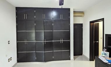 ¡ ¡ HERMOSA RESIDENCIA EN VENTA EN ESQUINA Y FRENTE A JARDIN !!