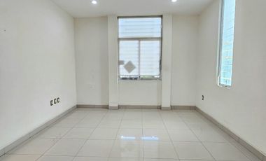 ¡ ¡ HERMOSA RESIDENCIA EN VENTA EN ESQUINA Y FRENTE A JARDIN !!