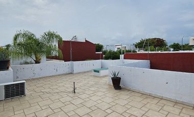 ¡ ¡ HERMOSA RESIDENCIA EN VENTA EN ESQUINA Y FRENTE A JARDIN !!