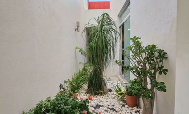 ¡ ¡ HERMOSA RESIDENCIA EN VENTA EN ESQUINA Y FRENTE A JARDIN !!