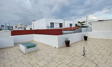 ¡ ¡ HERMOSA RESIDENCIA EN VENTA EN ESQUINA Y FRENTE A JARDIN !!