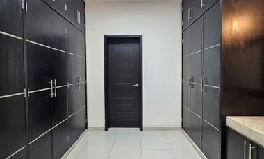 ¡ ¡ HERMOSA RESIDENCIA EN VENTA EN ESQUINA Y FRENTE A JARDIN !!