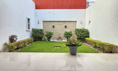 ¡ ¡ HERMOSA RESIDENCIA EN VENTA EN ESQUINA Y FRENTE A JARDIN !!