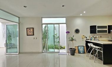 ¡ ¡ HERMOSA RESIDENCIA EN VENTA EN ESQUINA Y FRENTE A JARDIN !!