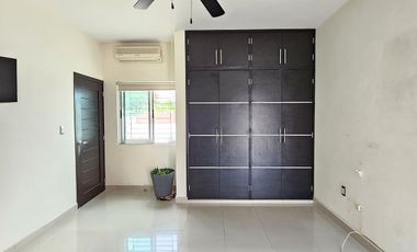 ¡ ¡ HERMOSA RESIDENCIA EN VENTA EN ESQUINA Y FRENTE A JARDIN !!