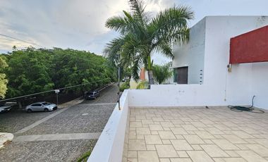 ¡ ¡ HERMOSA RESIDENCIA EN VENTA EN ESQUINA Y FRENTE A JARDIN !!