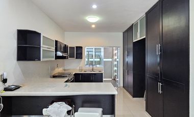 ¡ ¡ HERMOSA RESIDENCIA EN VENTA EN ESQUINA Y FRENTE A JARDIN !!