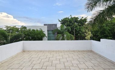 ¡ ¡ HERMOSA RESIDENCIA EN VENTA EN ESQUINA Y FRENTE A JARDIN !!