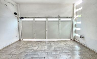 ¡ ¡ HERMOSA RESIDENCIA EN VENTA EN ESQUINA Y FRENTE A JARDIN !!