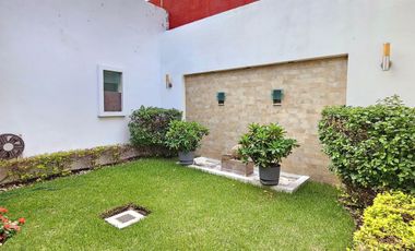 ¡ ¡ HERMOSA RESIDENCIA EN VENTA EN ESQUINA Y FRENTE A JARDIN !!