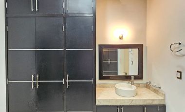 ¡ ¡ HERMOSA RESIDENCIA EN VENTA EN ESQUINA Y FRENTE A JARDIN !!