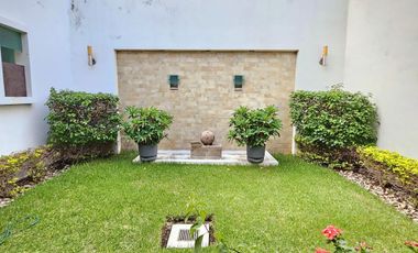 ¡ ¡ HERMOSA RESIDENCIA EN VENTA EN ESQUINA Y FRENTE A JARDIN !!