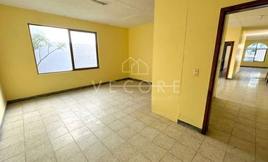 CASA EN VENTA EN FRACCIONAMIENTO REVOLUCIÓN, TLAQUEAPAQUE