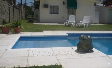 VENDO ESPECTACULAR CHALET ESTILO CALIFORNIANO a metros de la costanera
