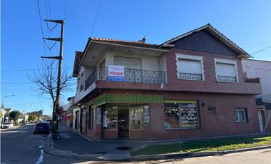 Chalet 4 ambientes con 2  terraza