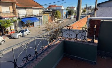 Chalet 4 ambientes con 2  terraza