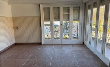 Chalet 4 ambientes con 2  terraza