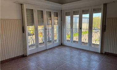 Chalet 4 ambientes con 2  terraza